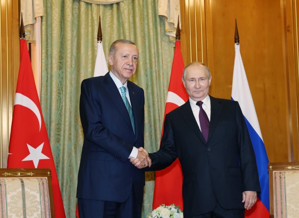 Putin Erdoğan'ı kapıda karşıladı! İki lider arasında gülümseten diyalog