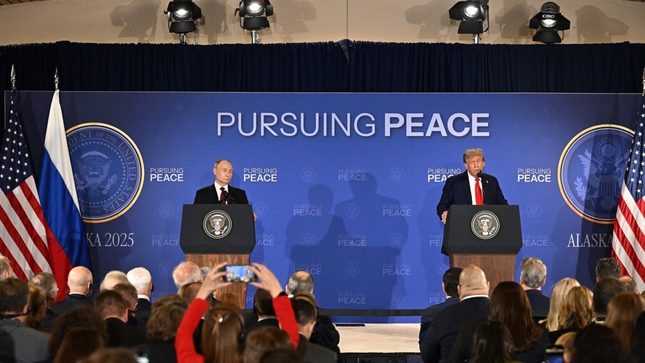 Foto - Putin ile görüşen Trump ‘barışın tek yolunu’ açıkladı