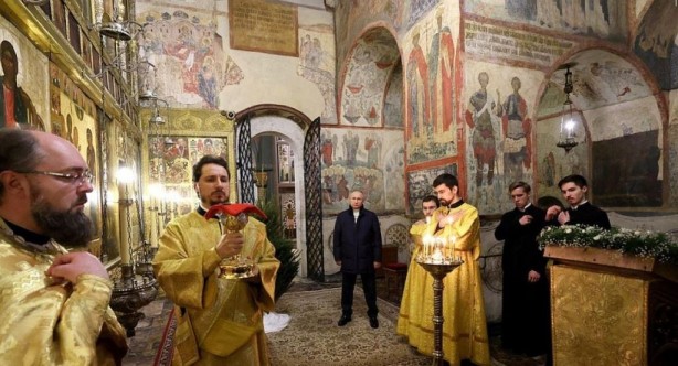 Foto - Putin, tek başına Noel ayinine katıldı