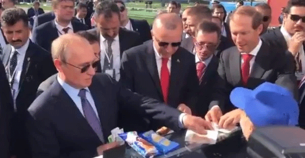 Foto - Putin'in arkasındaki gizemli kadın! Dünya onu merak ediyor Gizemli kadın Erdoğan'a da...