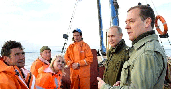 Putin'in arkasındaki gizemli kadın! Dünya onu merak ediyor Gizemli kadın Erdoğan'a da...