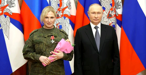 Foto - Putin'in arkasındaki gizemli kadın! Dünya onu merak ediyor Gizemli kadın Erdoğan'a da...