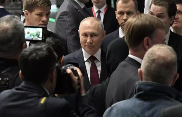 Putin'in yakın korumaları BAE heyetini göz hapsine aldı