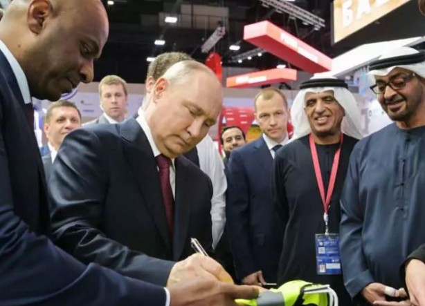 Foto - Putin'in yakın korumaları BAE heyetini göz hapsine aldı