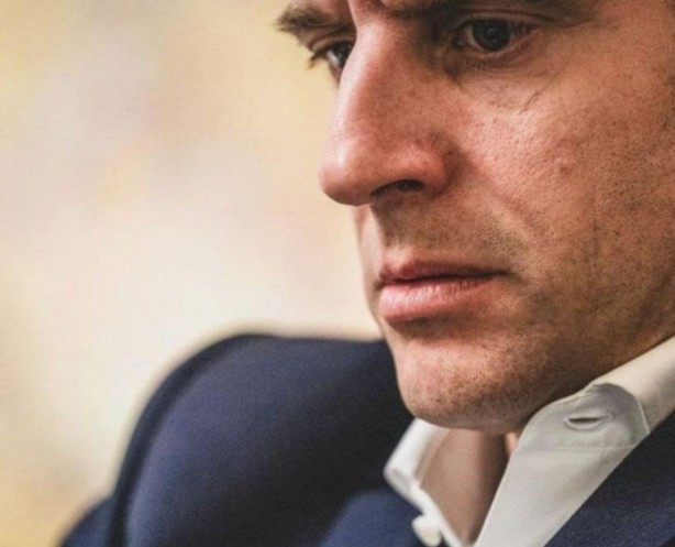 Foto - Putin'le görüştükten sonra bu hale geldi! Macron'un fotoğrafları yayınlandı