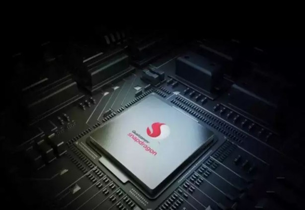 Foto - Qualcomm laptopları coşacak! Apple'ı geçmeye kararlılar