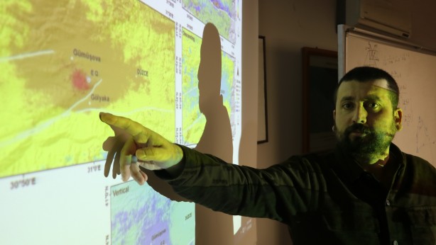Foto - Radar uydusundan tespit etti! Düzce depremi sonrası korkutan açıklama: Önümüzdeki günlerde...