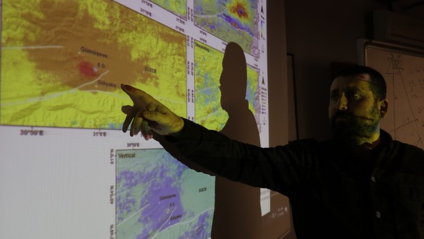 Foto - Radar uydusundan tespit etti! Düzce depremi sonrası korkutan açıklama: Önümüzdeki günlerde...