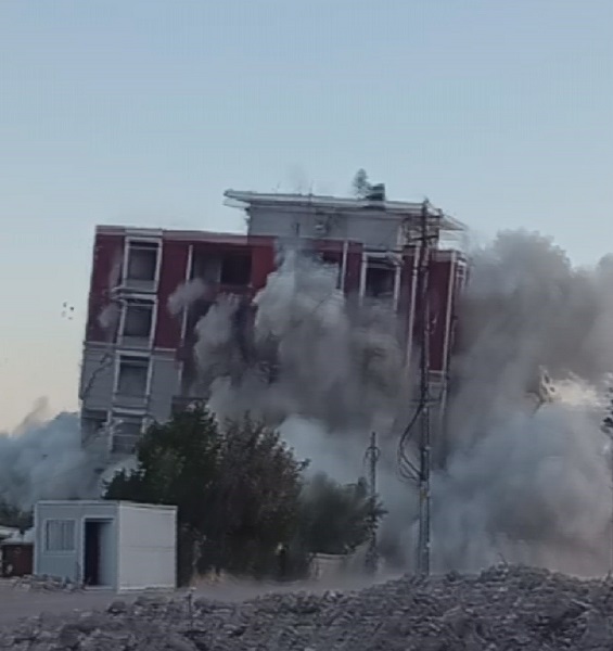 Foto - Rahat nefes aldılar! O bina yerle bir oldu