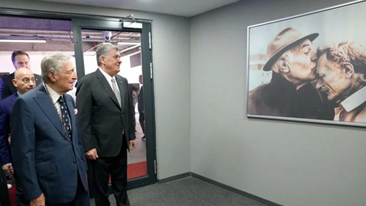 Foto - Rahmi Koç'un hamlesi ortalığı karıştıracak yine! Muhasebe Direktörü ile Tüpraş Stadı’na geldi…