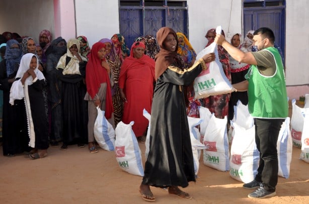 Foto - Ramazan dolayısıyla Sudan'daki ihtiyaç sahiplerine yardım eksik olmadı