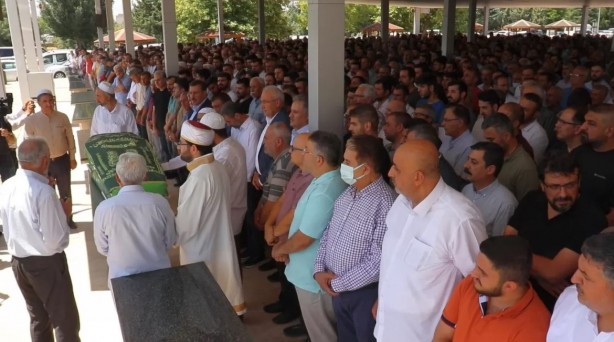 Foto - Ramazan Keskin Hoca son yolculuğuna dualarla uğurlandı