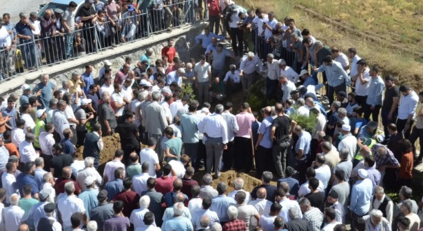 Foto - Ramazan Keskin Hoca son yolculuğuna dualarla uğurlandı