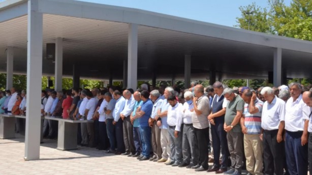 Foto - Ramazan Keskin Hoca son yolculuğuna dualarla uğurlandı