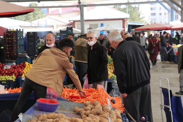 Ramazan öncesi çarşı ve pazarlarda yoğunluk