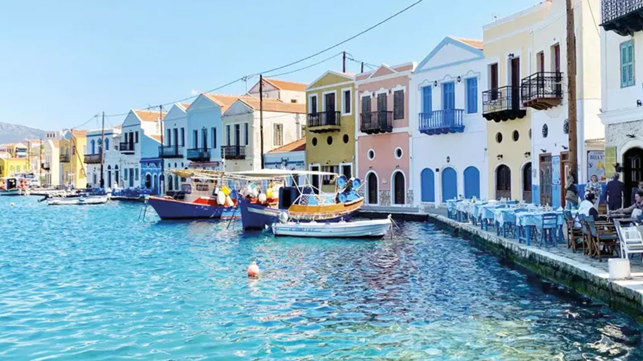 Foto - Ramazan'a bile saygıları yok! Yunanistan'ı zengin etmek için koşa koşa gittiler