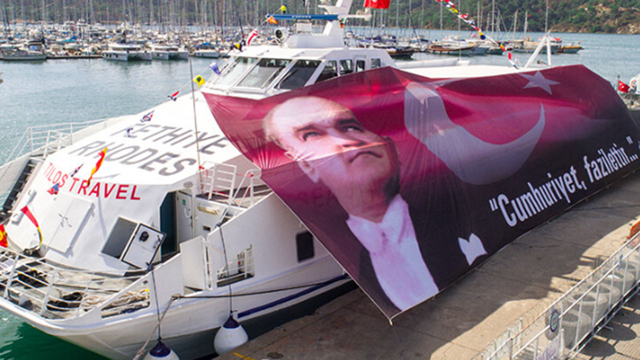 Foto - Ramazan'a bile saygıları yok! Yunanistan'ı zengin etmek için koşa koşa gittiler