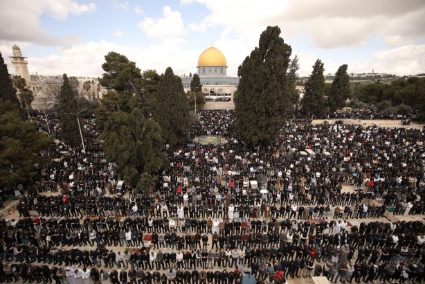 Ramazan’ın ilk Cuma namazına akın! Mescid-i Aksa’da mahşeri kalabalık