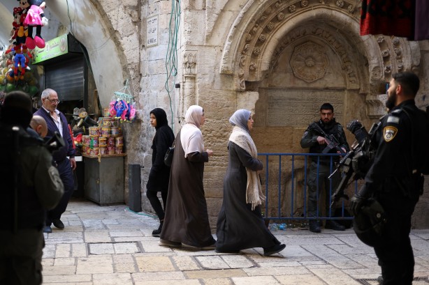 Foto - Ramazan’ın ilk Cuma namazına akın! Mescid-i Aksa’da mahşeri kalabalık