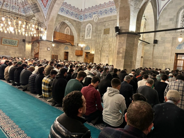 Foto - Ramazan’ın ilk günü camiler doldu taştı