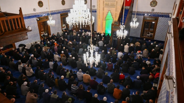 Foto - Ramazan’ın ilk günü camiler doldu taştı