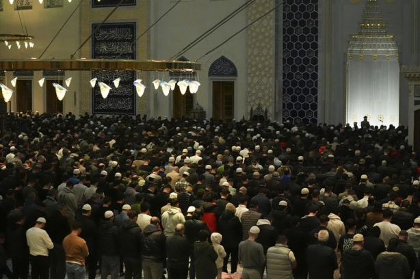 Foto - Ramazan’ın ilk günü camiler doldu taştı