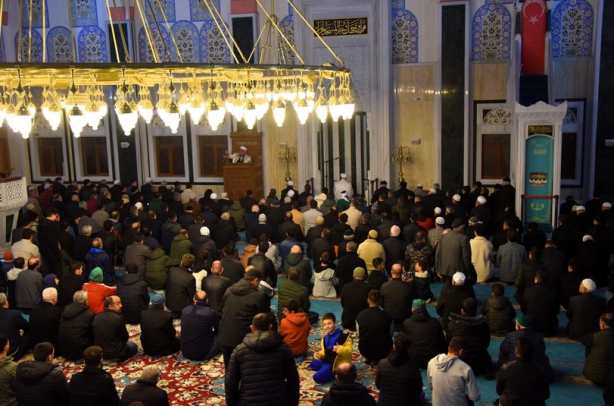 Foto - Ramazan’ın ilk günü camiler doldu taştı