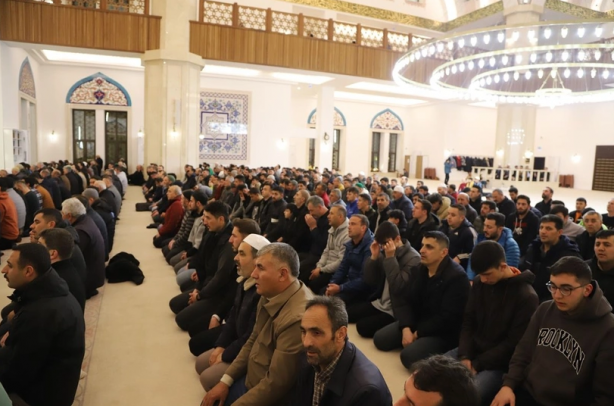 Foto - Ramazan’ın ilk günü camiler doldu taştı