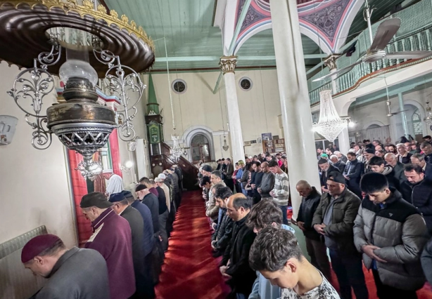 Foto - Ramazan’ın ilk günü camiler doldu taştı