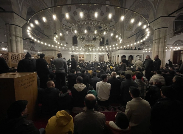 Foto - Ramazan’ın ilk günü camiler doldu taştı
