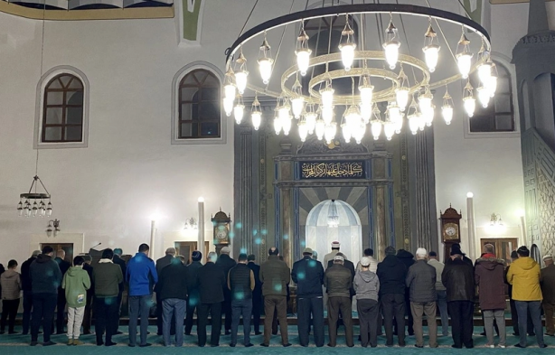 Foto - Ramazan’ın ilk günü camiler doldu taştı