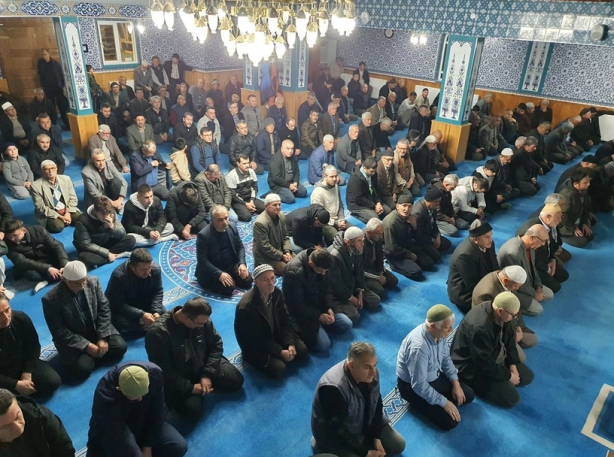 Foto - Ramazan’ın ilk günü camiler doldu taştı