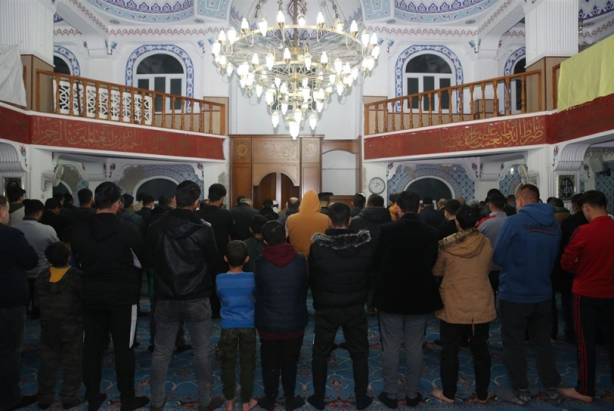 Foto - Ramazan’ın ilk günü camiler doldu taştı
