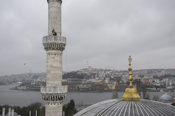 Foto - Ramazanın ilk mahyası Eyüp Sultan Camisi'ne asıldı