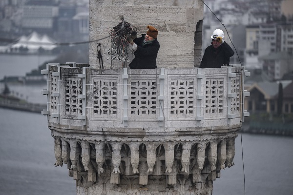 Foto - Ramazanın ilk mahyası Eyüp Sultan Camisi'ne asıldı