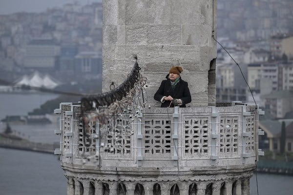 Foto - Ramazanın ilk mahyası Eyüp Sultan Camisi'ne asıldı
