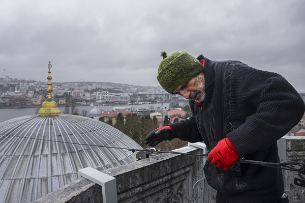 Foto - Ramazanın ilk mahyası Eyüp Sultan Camisi'ne asıldı