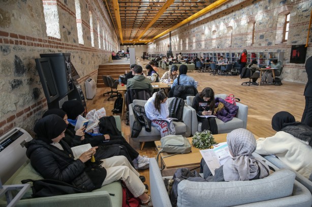 Foto - Rami Kütüphanesi 600 binden fazla kitapseveri ağırladı