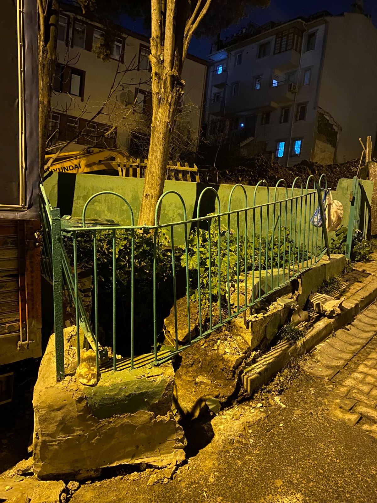 Foto - Rant hırsıyla İsrail gibi gözleri dönmüş! Yavuz Sultan Selim döneminden kalan tarihi mezar yok edilmeye çalışılıyor!