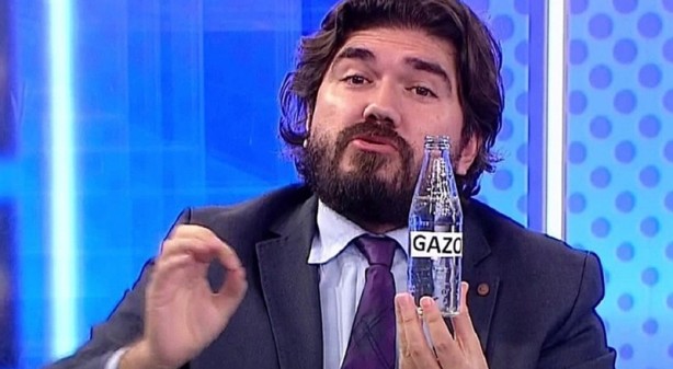 Rasim Ozan Kütahyalı Beyaz TV'ye dönünce Boşnaklar ayaklandılar