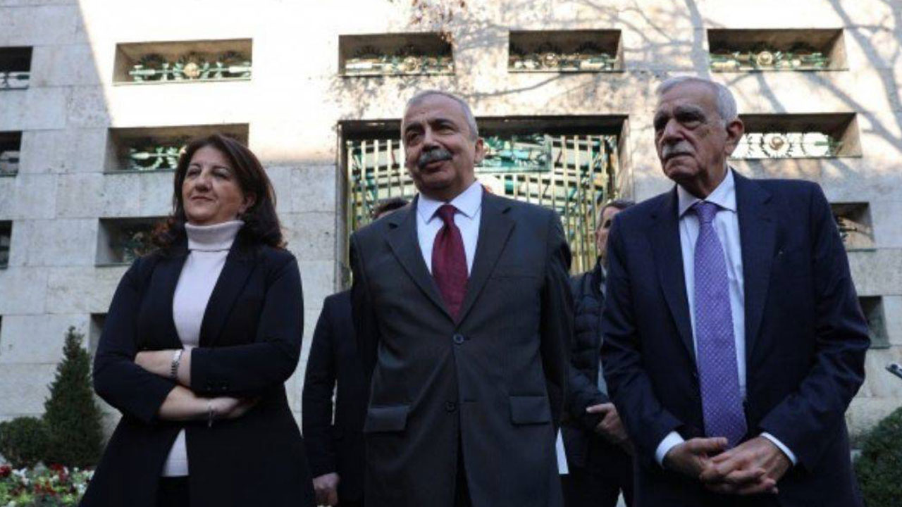 Foto - Rasim Ozan Kütahyalı saat 17.00'ı işaret etti! 'Ortalık yıkılacak! Bomba patlayacak'