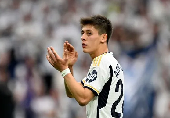 Foto - Real Madrid her şeyi açıkladı: Arda Güler gelişmesi şok edecek! Kulüp tarihi yeniden yazılacak…