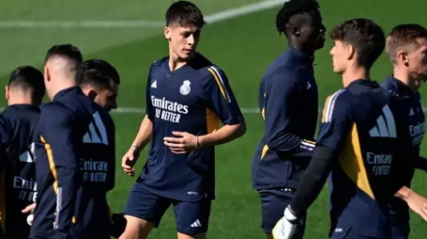 Foto - Real Madrid'de Ancelotti’den skandal Arda Güler kararı! Bunu niye yapıyorsun ki…