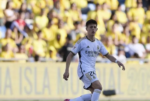 Foto - Real Madrid’de şok eden gelişme! Madrid’in başına bir şans kuşu: Mevzuya el kondu: Madrid’e kilitlendi! Her şeyi sil baştan değiştirebilir