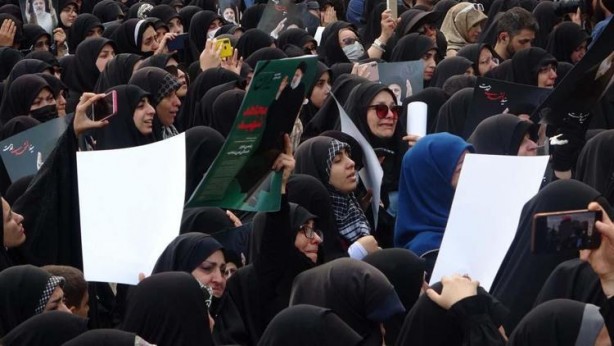 Foto - Reisi için Tahran'da cenaze töreni! Dikkat çeken detaylar ortaya çıktı