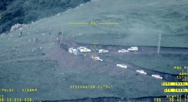 Foto - Reisi'nin enkazının yakınlarında drone görüntülerine takılan o kişi kim? Koşmaya başladı, dünya şokta
