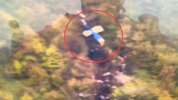 Foto - Reisi'nin enkazının yakınlarında drone görüntülerine takılan o kişi kim? Koşmaya başladı, dünya şokta