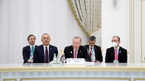Foto - Reisi'nin yüz ifadesi gündem oldu! EİT Zirvesi'nden dikkat çeken kareler 