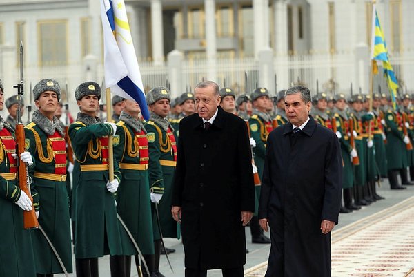 Foto - Reisi'nin yüz ifadesi gündem oldu! EİT Zirvesi'nden dikkat çeken kareler 