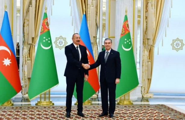 Foto - Reisi'nin yüz ifadesi gündem oldu! EİT Zirvesi'nden dikkat çeken kareler 
